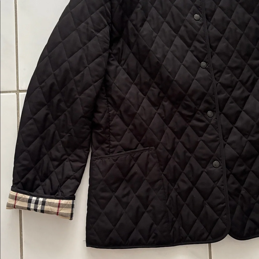 Burberry Women’s Black Quilted Barn Jacket - Picture 6 of 13